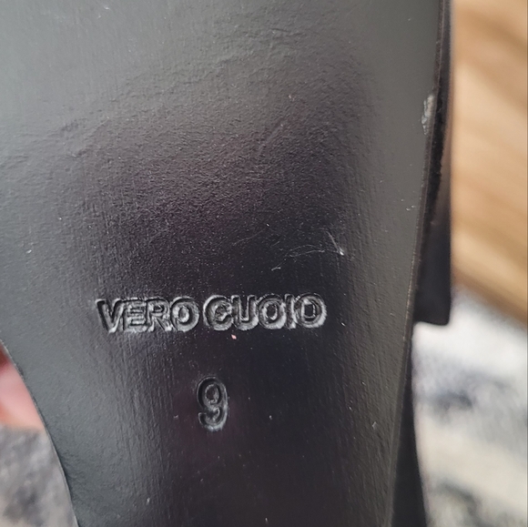 POUR LA VICTOIRE gold and black shoes, leather, size 9. - Picture 7 of 9